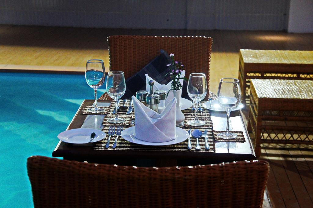 Wilson Hotel Mandalay Buitenkant foto