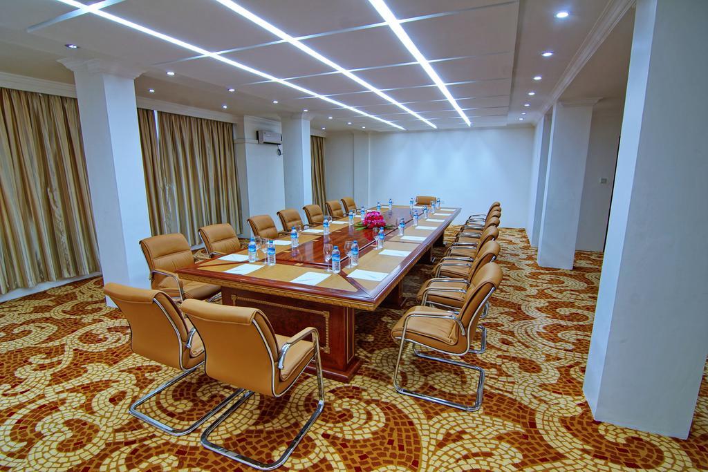 Wilson Hotel Mandalay Buitenkant foto