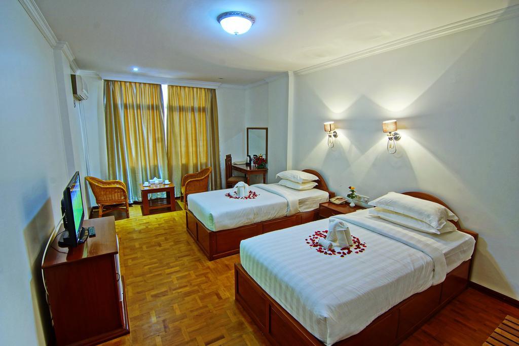Wilson Hotel Mandalay Buitenkant foto