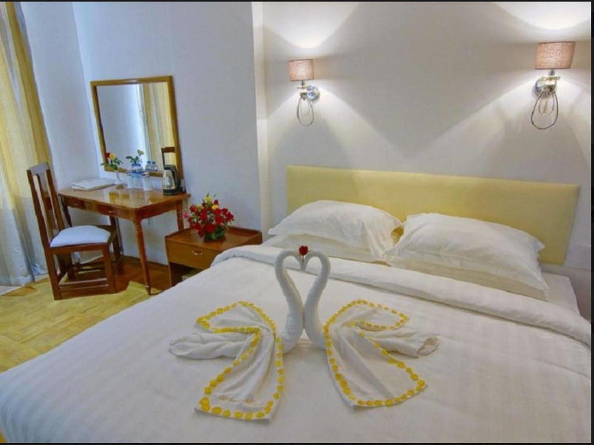 Wilson Hotel Mandalay Buitenkant foto