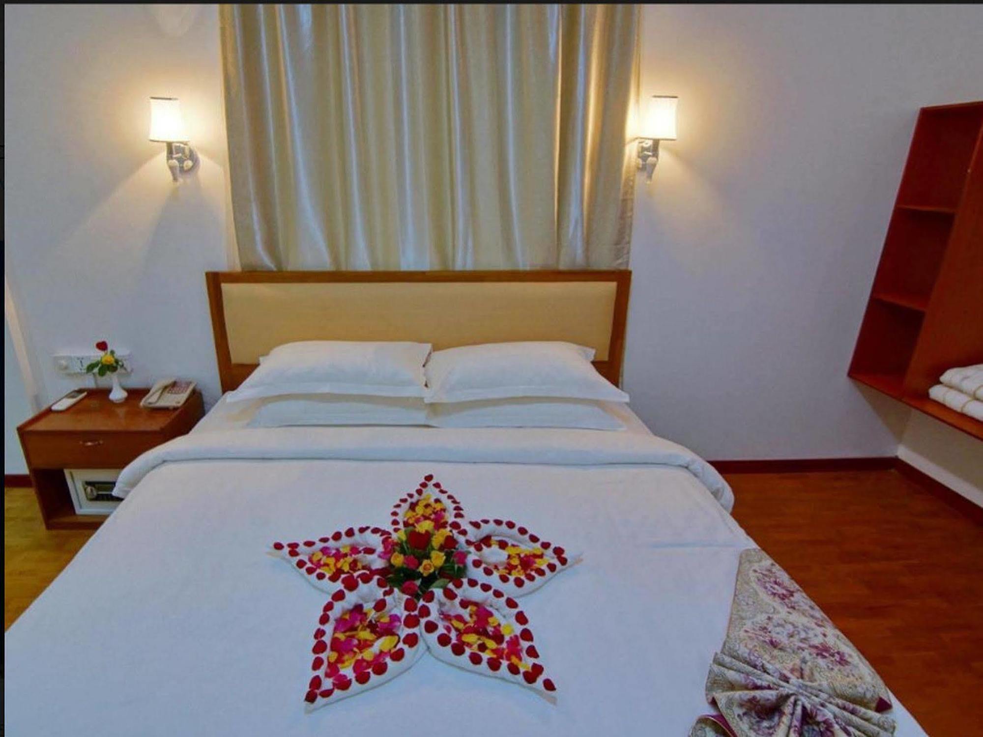 Wilson Hotel Mandalay Buitenkant foto