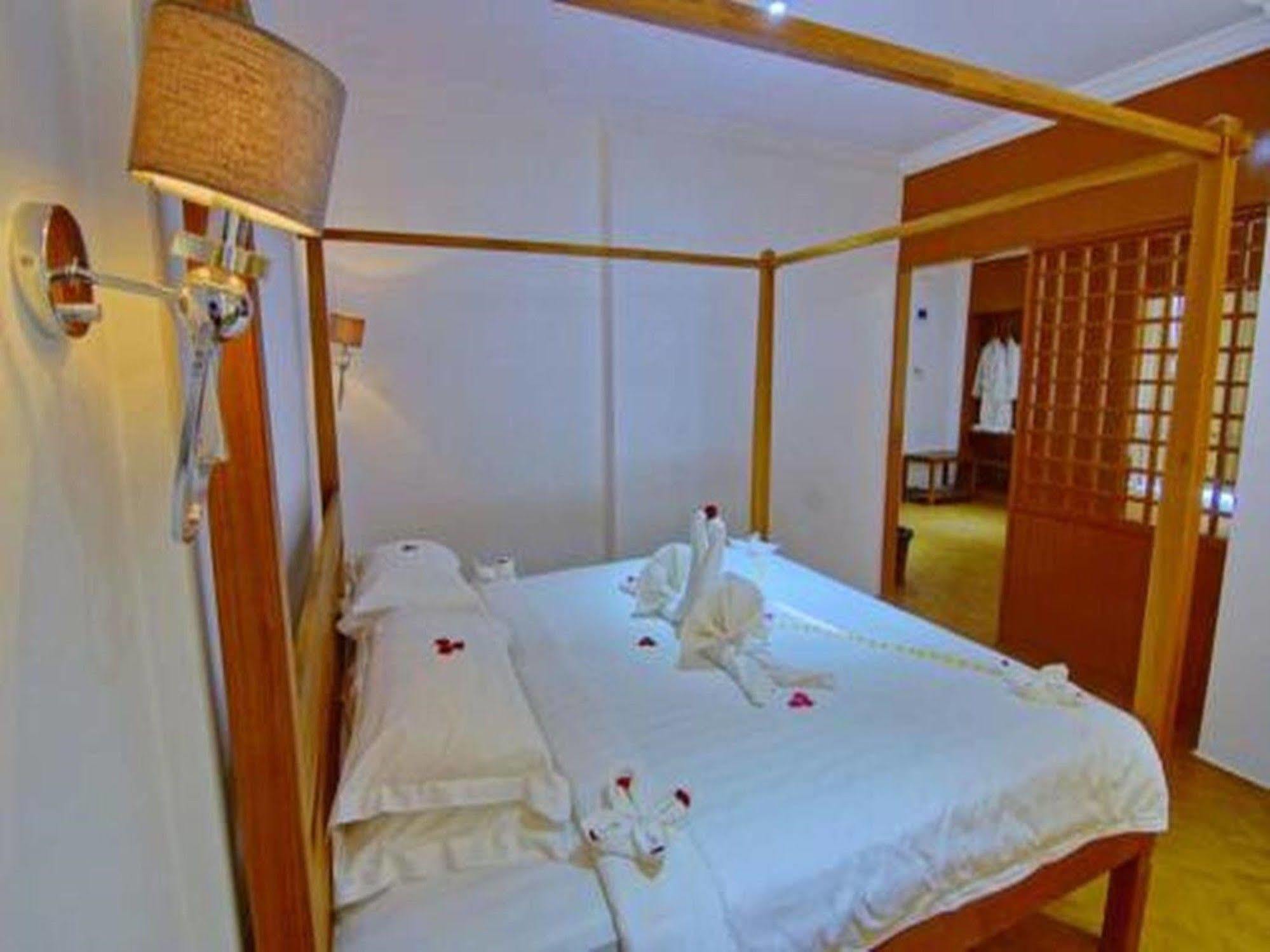 Wilson Hotel Mandalay Buitenkant foto