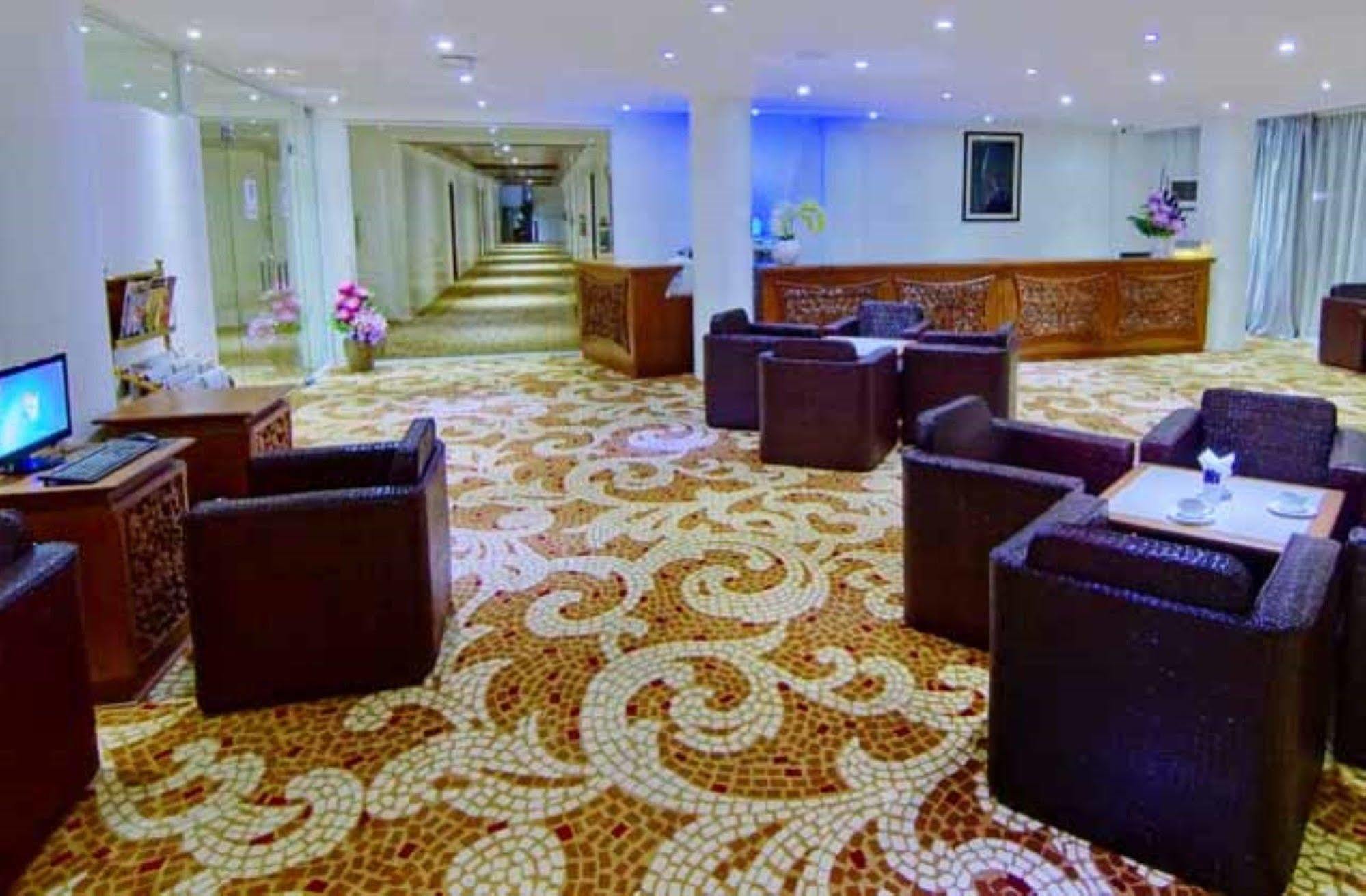 Wilson Hotel Mandalay Buitenkant foto